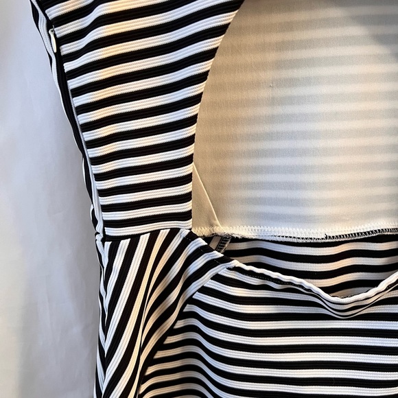 DINA BE Black and White Striped Dress Size Large - Picture 5 of 9